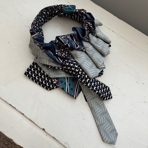 LILAN ASTERFIELD Vintage Silk Neck Tie Necklace - Picture 2 of 6